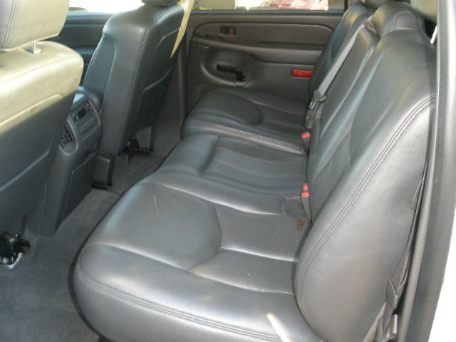 2004 Chevrolet Avalanche C350 4dr Sdn 3.5L Sport RWD Sedan