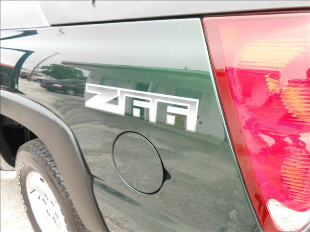 2004 Chevrolet Avalanche C350 4dr Sdn 3.5L Sport RWD Sedan