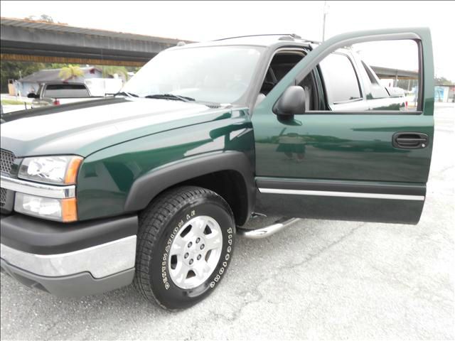 2004 Chevrolet Avalanche C350 4dr Sdn 3.5L Sport RWD Sedan