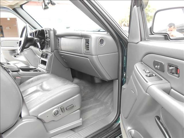 2004 Chevrolet Avalanche C350 4dr Sdn 3.5L Sport RWD Sedan