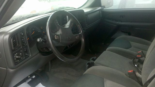 2004 Chevrolet Avalanche C350 4dr Sdn 3.5L Sport RWD Sedan