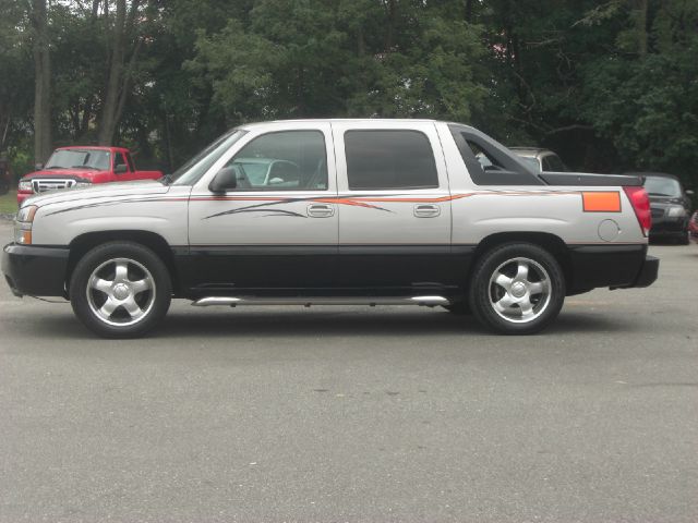 2004 Chevrolet Avalanche C350 4dr Sdn 3.5L Sport RWD Sedan