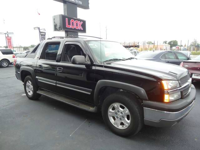 2004 Chevrolet Avalanche C350 4dr Sdn 3.5L Sport RWD Sedan