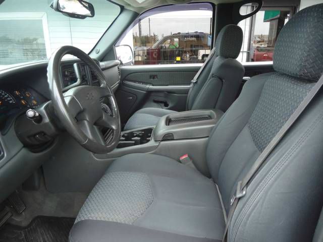 2004 Chevrolet Avalanche C350 4dr Sdn 3.5L Sport RWD Sedan