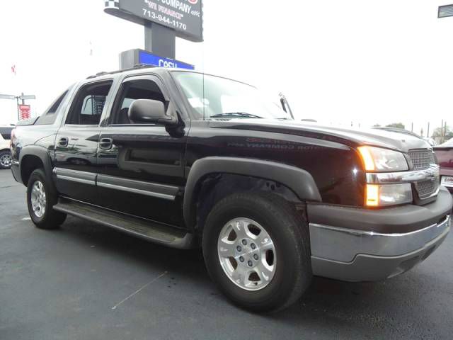 2004 Chevrolet Avalanche C350 4dr Sdn 3.5L Sport RWD Sedan