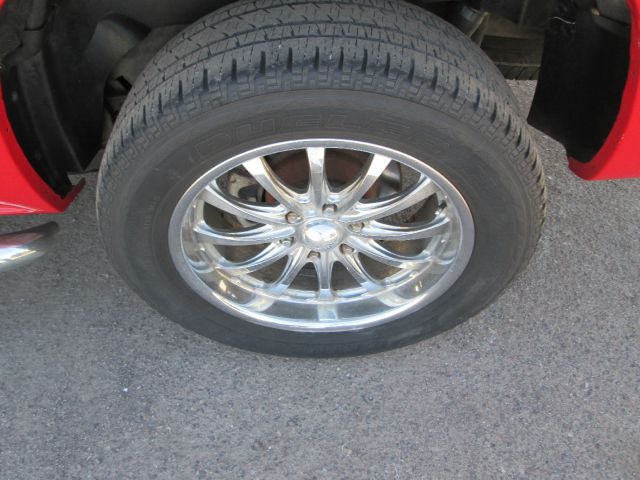 2004 Chevrolet Avalanche C350 4dr Sdn 3.5L Sport RWD Sedan