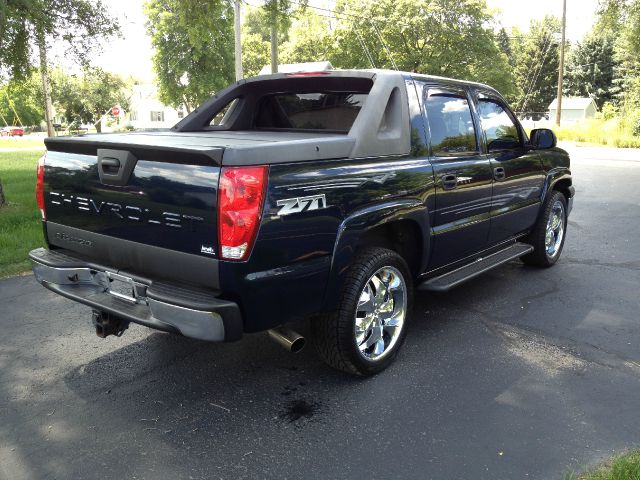 2004 Chevrolet Avalanche C350 4dr Sdn 3.5L Sport RWD Sedan