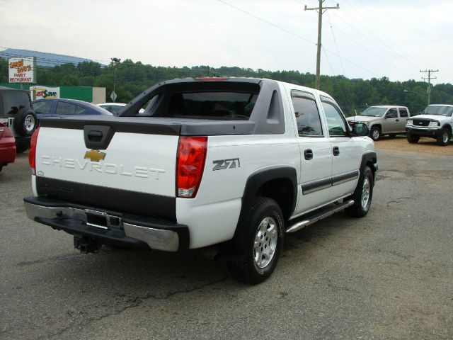 2004 Chevrolet Avalanche C350 4dr Sdn 3.5L Sport RWD Sedan