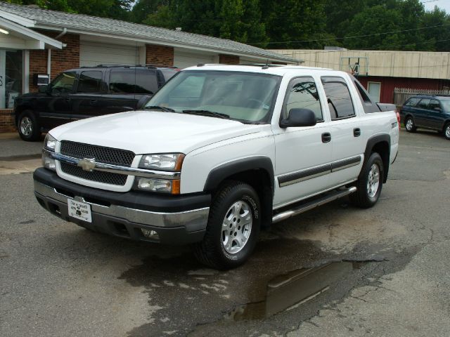 2004 Chevrolet Avalanche C350 4dr Sdn 3.5L Sport RWD Sedan