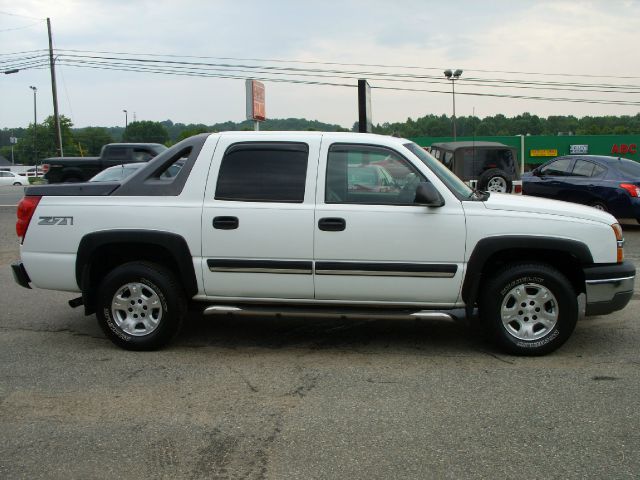 2004 Chevrolet Avalanche C350 4dr Sdn 3.5L Sport RWD Sedan