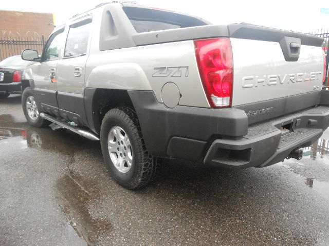 2004 Chevrolet Avalanche C350 4dr Sdn 3.5L Sport RWD Sedan