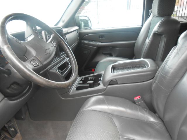 2004 Chevrolet Avalanche C350 4dr Sdn 3.5L Sport RWD Sedan