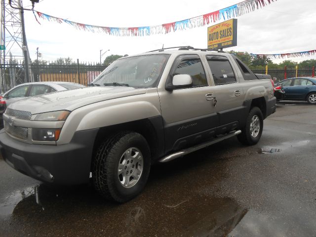 2004 Chevrolet Avalanche C350 4dr Sdn 3.5L Sport RWD Sedan