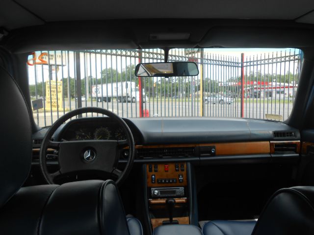 2004 Chevrolet Avalanche C350 4dr Sdn 3.5L Sport RWD Sedan