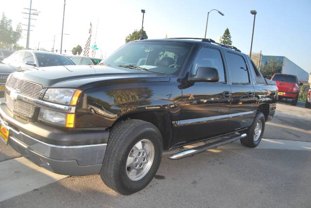 2004 Chevrolet Avalanche Base