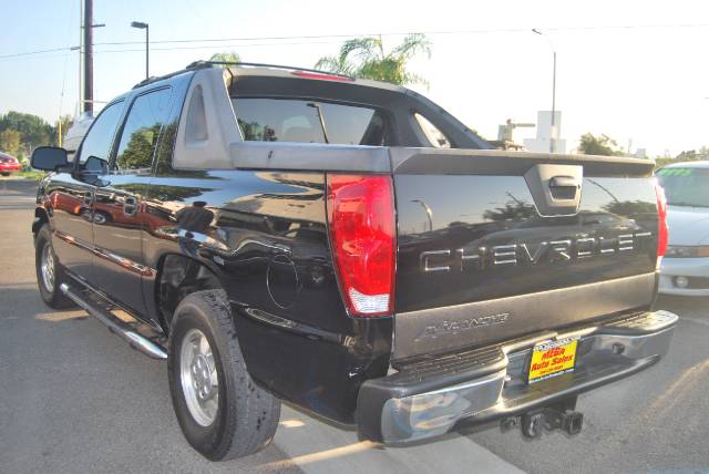 2004 Chevrolet Avalanche Base