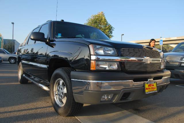 2004 Chevrolet Avalanche Base