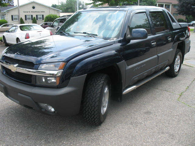 2004 Chevrolet Avalanche C350 4dr Sdn 3.5L Sport RWD Sedan