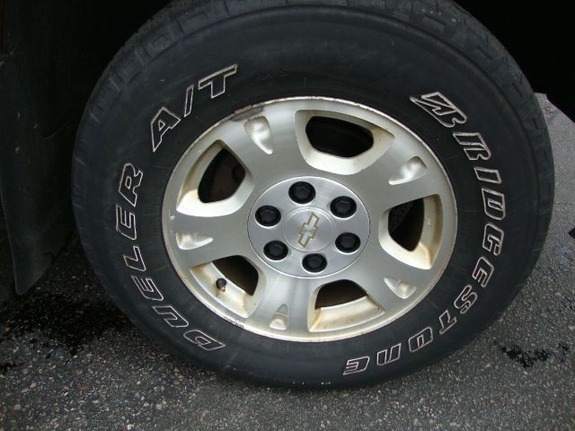 2004 Chevrolet Avalanche C350 4dr Sdn 3.5L Sport RWD Sedan