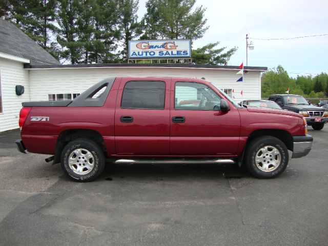 2004 Chevrolet Avalanche C350 4dr Sdn 3.5L Sport RWD Sedan
