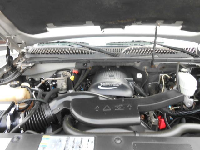 2004 Chevrolet Avalanche C350 4dr Sdn 3.5L Sport RWD Sedan