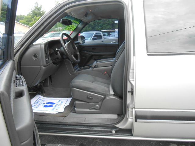 2004 Chevrolet Avalanche C350 4dr Sdn 3.5L Sport RWD Sedan