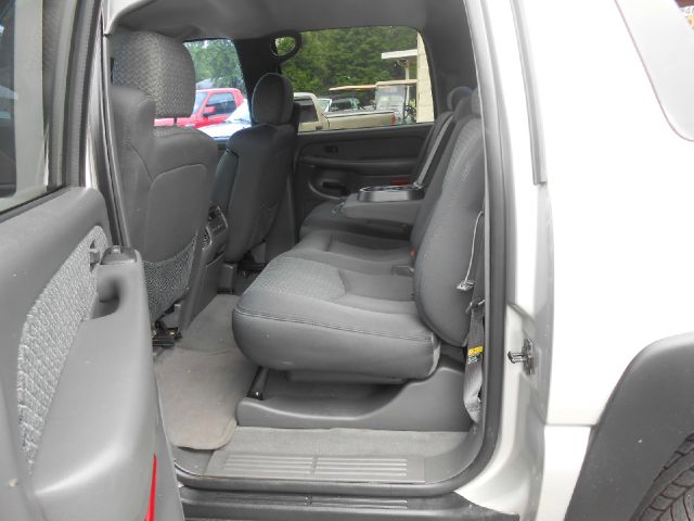 2004 Chevrolet Avalanche C350 4dr Sdn 3.5L Sport RWD Sedan