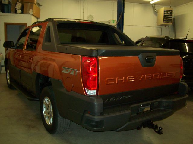 2004 Chevrolet Avalanche C350 4dr Sdn 3.5L Sport RWD Sedan