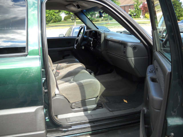 2004 Chevrolet Avalanche C350 4dr Sdn 3.5L Sport RWD Sedan