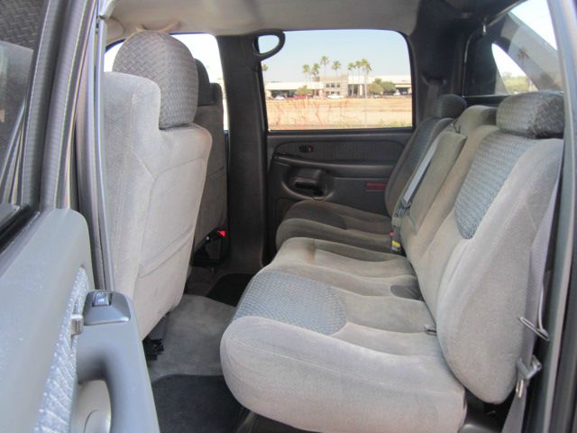 2004 Chevrolet Avalanche C350 4dr Sdn 3.5L Sport RWD Sedan