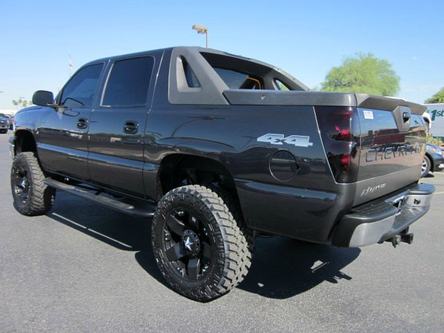 2004 Chevrolet Avalanche C350 4dr Sdn 3.5L Sport RWD Sedan