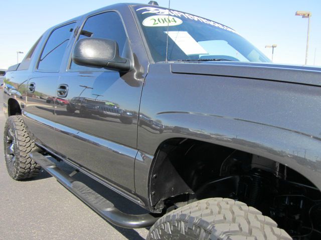 2004 Chevrolet Avalanche C350 4dr Sdn 3.5L Sport RWD Sedan