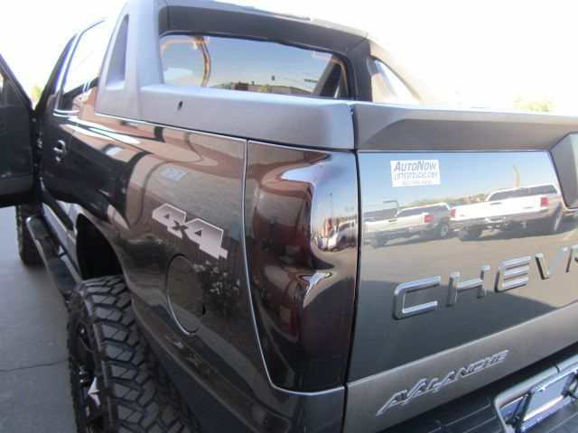 2004 Chevrolet Avalanche C350 4dr Sdn 3.5L Sport RWD Sedan