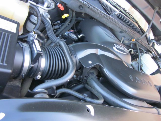 2004 Chevrolet Avalanche C350 4dr Sdn 3.5L Sport RWD Sedan