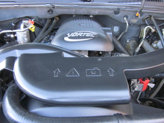 2004 Chevrolet Avalanche C350 4dr Sdn 3.5L Sport RWD Sedan