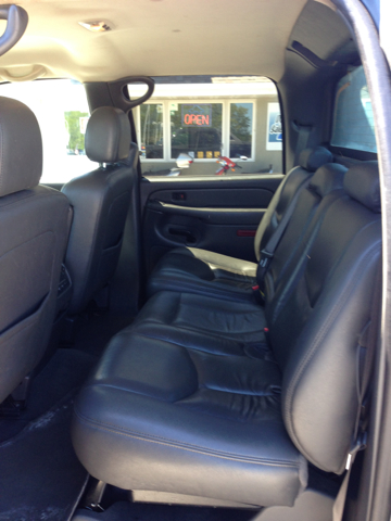 2004 Chevrolet Avalanche C350 4dr Sdn 3.5L Sport RWD Sedan