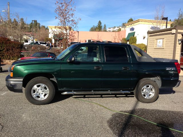 2004 Chevrolet Avalanche C350 4dr Sdn 3.5L Sport RWD Sedan