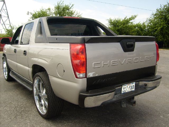2004 Chevrolet Avalanche C350 4dr Sdn 3.5L Sport RWD Sedan