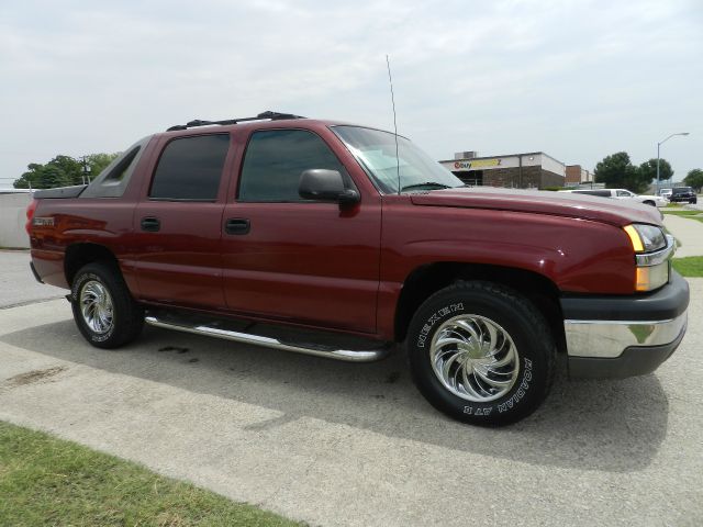 2004 Chevrolet Avalanche C350 4dr Sdn 3.5L Sport RWD Sedan