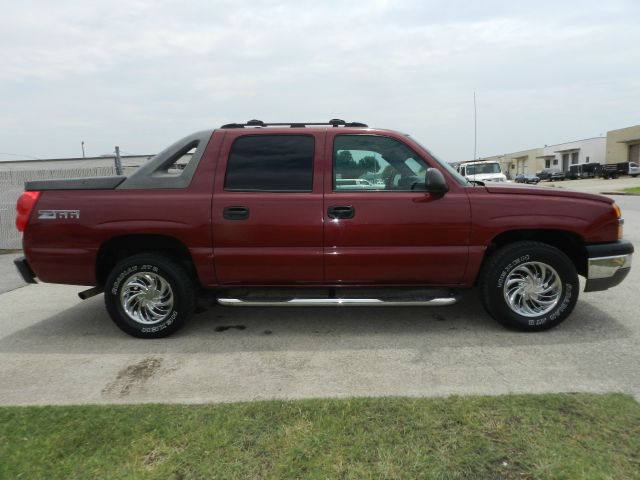 2004 Chevrolet Avalanche C350 4dr Sdn 3.5L Sport RWD Sedan