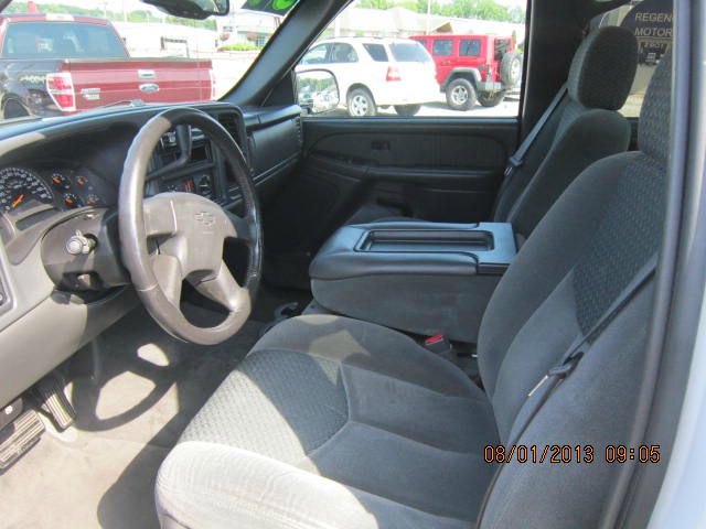 2004 Chevrolet Avalanche C350 4dr Sdn 3.5L Sport RWD Sedan