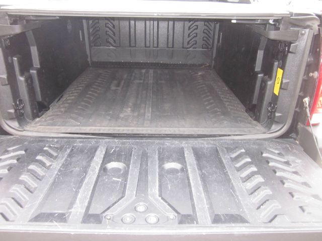 2004 Chevrolet Avalanche C350 4dr Sdn 3.5L Sport RWD Sedan