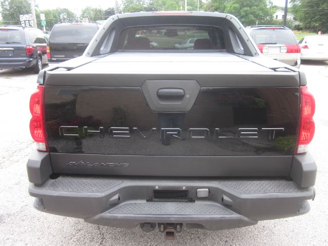 2004 Chevrolet Avalanche C350 4dr Sdn 3.5L Sport RWD Sedan