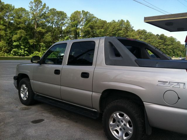 2004 Chevrolet Avalanche C350 4dr Sdn 3.5L Sport RWD Sedan