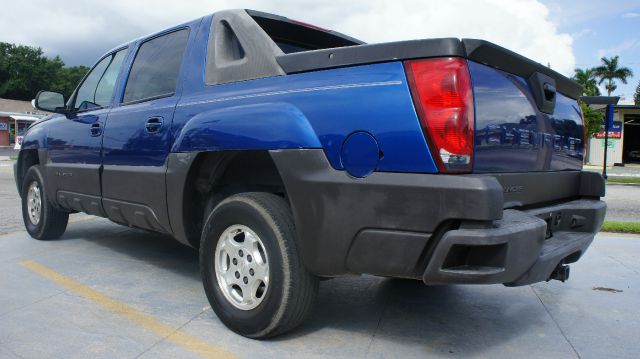 2004 Chevrolet Avalanche C350 4dr Sdn 3.5L Sport RWD Sedan