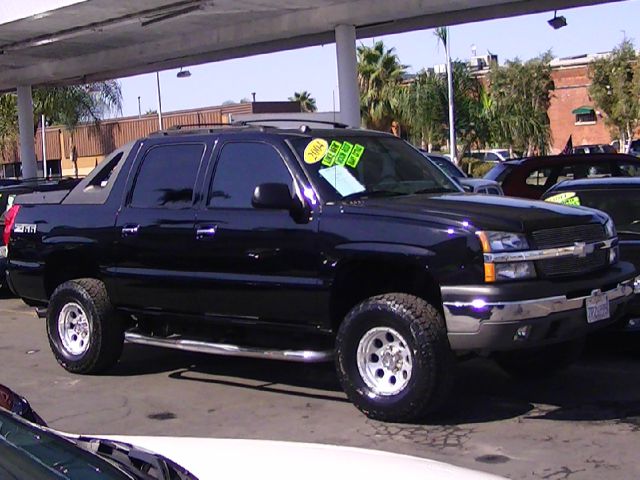 2004 Chevrolet Avalanche C350 4dr Sdn 3.5L Sport RWD Sedan
