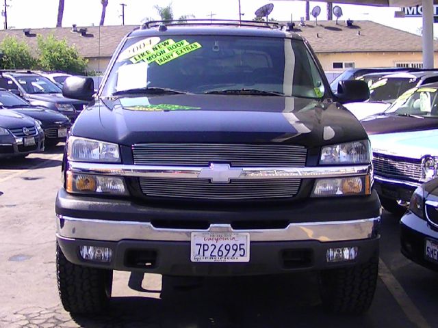 2004 Chevrolet Avalanche C350 4dr Sdn 3.5L Sport RWD Sedan