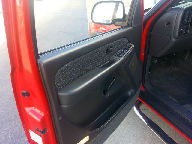 2004 Chevrolet Avalanche C350 4dr Sdn 3.5L Sport RWD Sedan