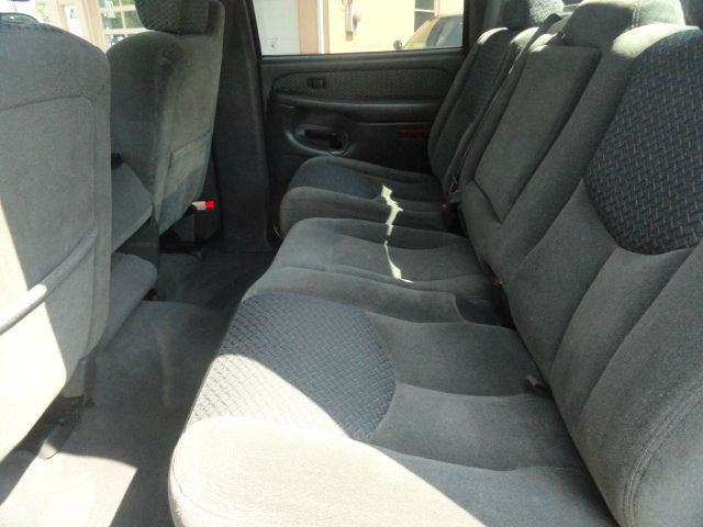 2004 Chevrolet Avalanche C350 4dr Sdn 3.5L Sport RWD Sedan