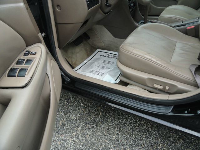 2004 Chevrolet Avalanche C350 4dr Sdn 3.5L Sport RWD Sedan